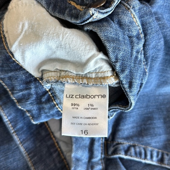 Liz Claiborne Med Wash Classsic Fit Denim Jean Shorts 10" Inseam Size 16 - Picture 4 of 4